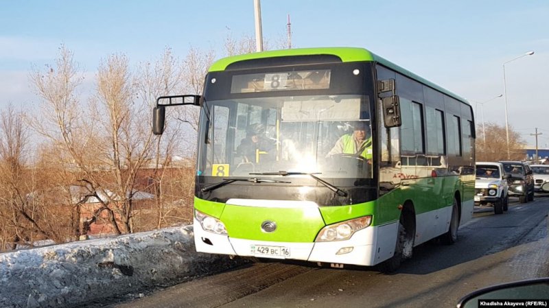 Законы нарушаются, акимат не видит: работники автопарка недовольны условиями труда