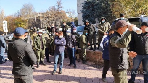 Кыргызстан: Митинг работников «Северэлектро» продолжается возле Дома правительства