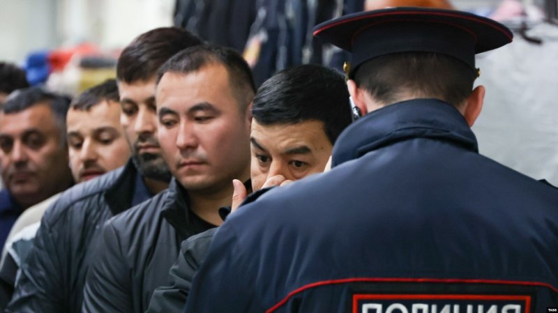 Российские силовики провели более 200 тысяч рейдов против мигрантов и запретили въезд более чем 160 тысячам человек 