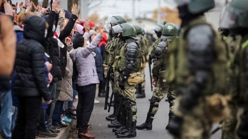 Элдияр: Беларустар Кыргызстанда мародерлук болбогонуна көңүл бурду