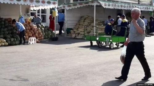 Во время продовольственного кризиса туркменские врачи ездят по селам агитируя за здоровое питание