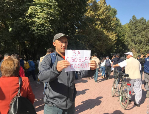 Кыргызстан: Президент Кыргызстана подписал закон о СМИ, значительно усиливающий контроль государства