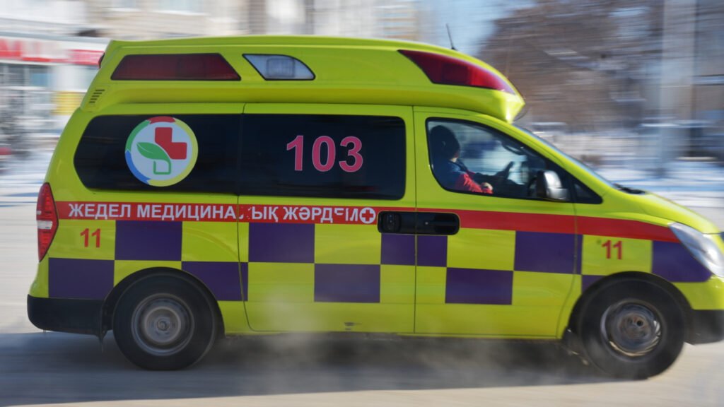 Суд в Костанайской области признал незаконным акт расследования и обязал пересмотреть дело о травме работницы, подтвердив, что несчастный случай связан с её трудовой деятельностью.