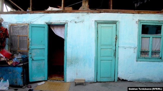 "Дордой" базарынын жанындагы батирлер.