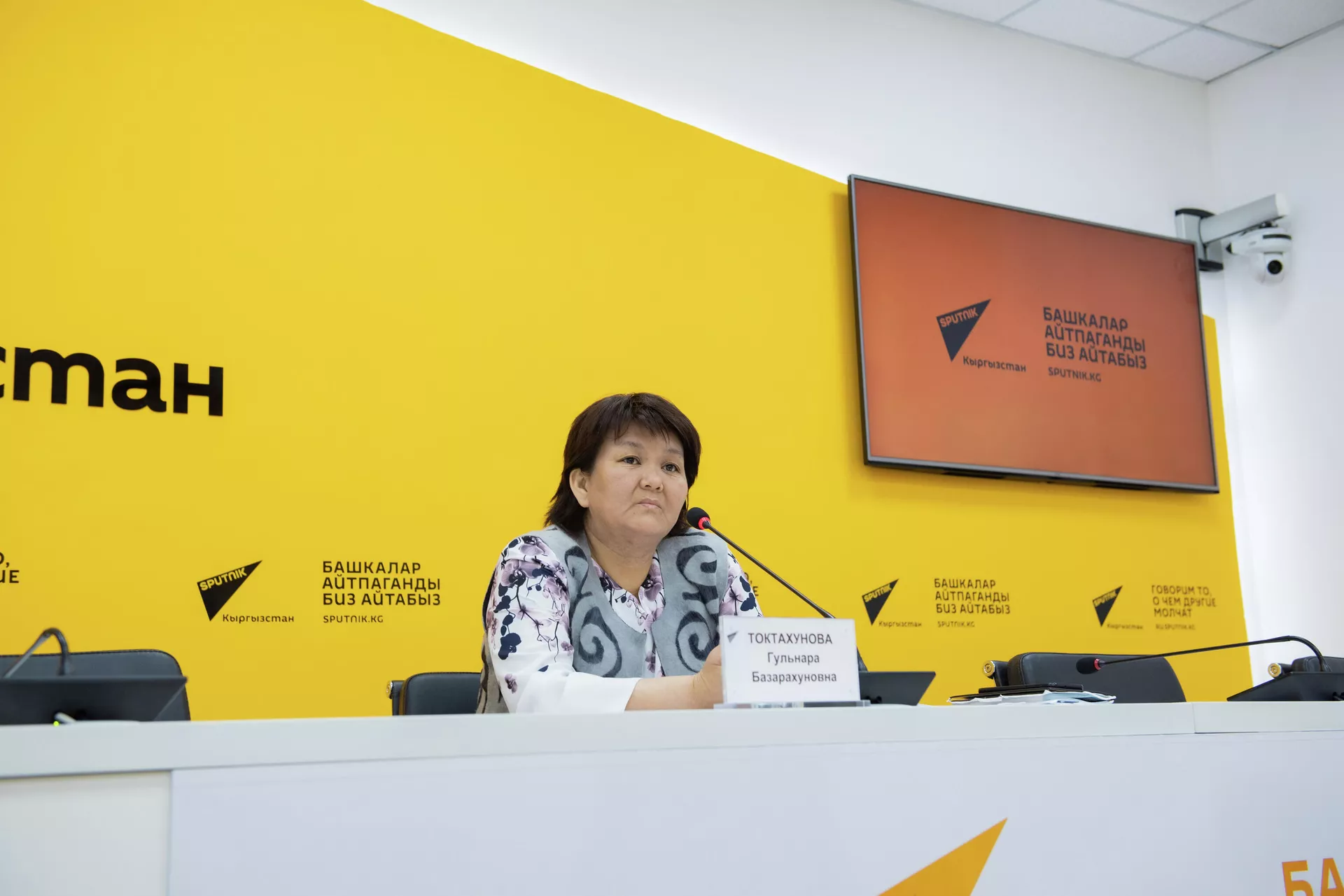 Исполняющая обязанности начальника Управления бюджетной политики и финансового анализа Министерства образования и науки Гульнура Токтахунова - Sputnik Кыргызстан, 1920, 22.04.2022