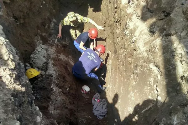 В субботу, 8 апреля, на улице Мурманской в Бишкеке в результате обвала земли погиб мужчина - Sputnik Кыргызстан