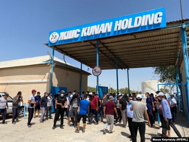 Kunan holding компаниясының жұмысшылары ереуілдеп тұр. Жаңаөзен, 19 шілде 2021 жыл.