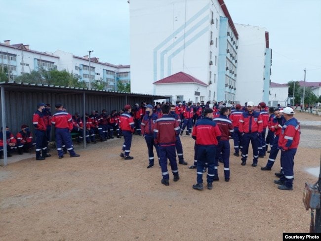 Рабочие Industrial Service Resources. Мангистауская область, 28 июля 2021 года