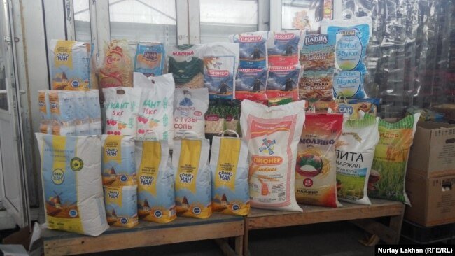 Продажа муки на одном из рынков Алматы. 7 ноября 2019 года.