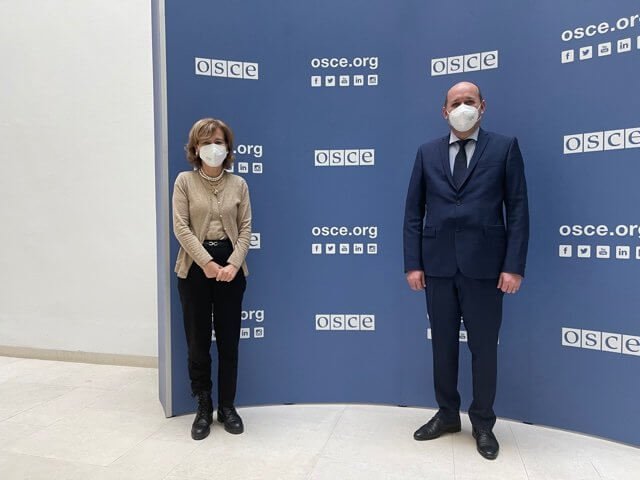 d63239938f866e4d87eba6e60d76a3b8