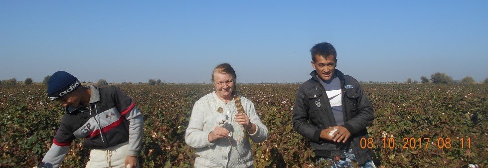 Елена Урлаева с учащимися колледжа Нишанского района Кашкадарьи; фото: ПАУ